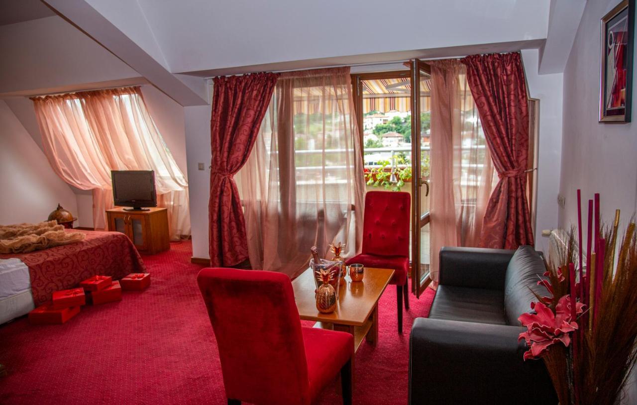 Mountain Boutique Family Hotel Девін Екстер'єр фото