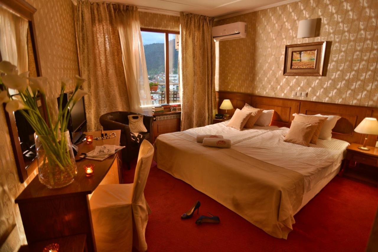Mountain Boutique Family Hotel Девін Екстер'єр фото